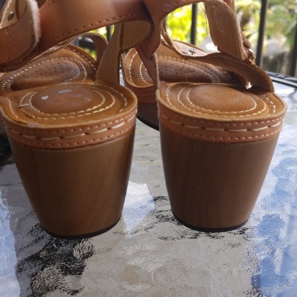 Sandals - Picture 4 of 5